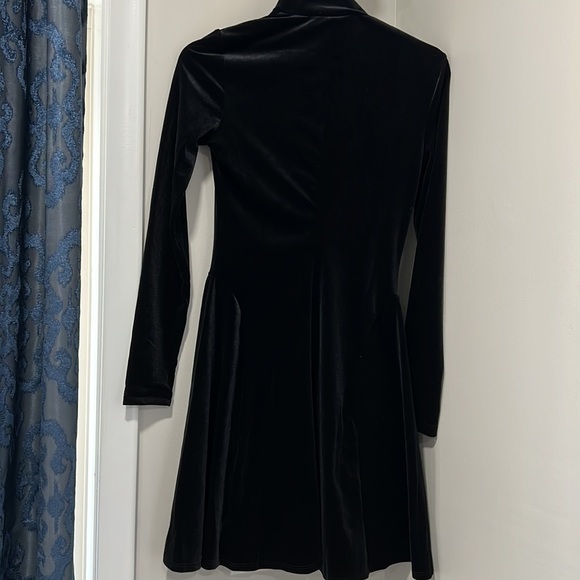 Susana Monaco LONG SLEEVE MOCK NECK STRETCH VELVET MINIDRESS IN BLACK - Picture 7 of 9